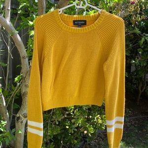 Yellow Kittenish small crop sweater!